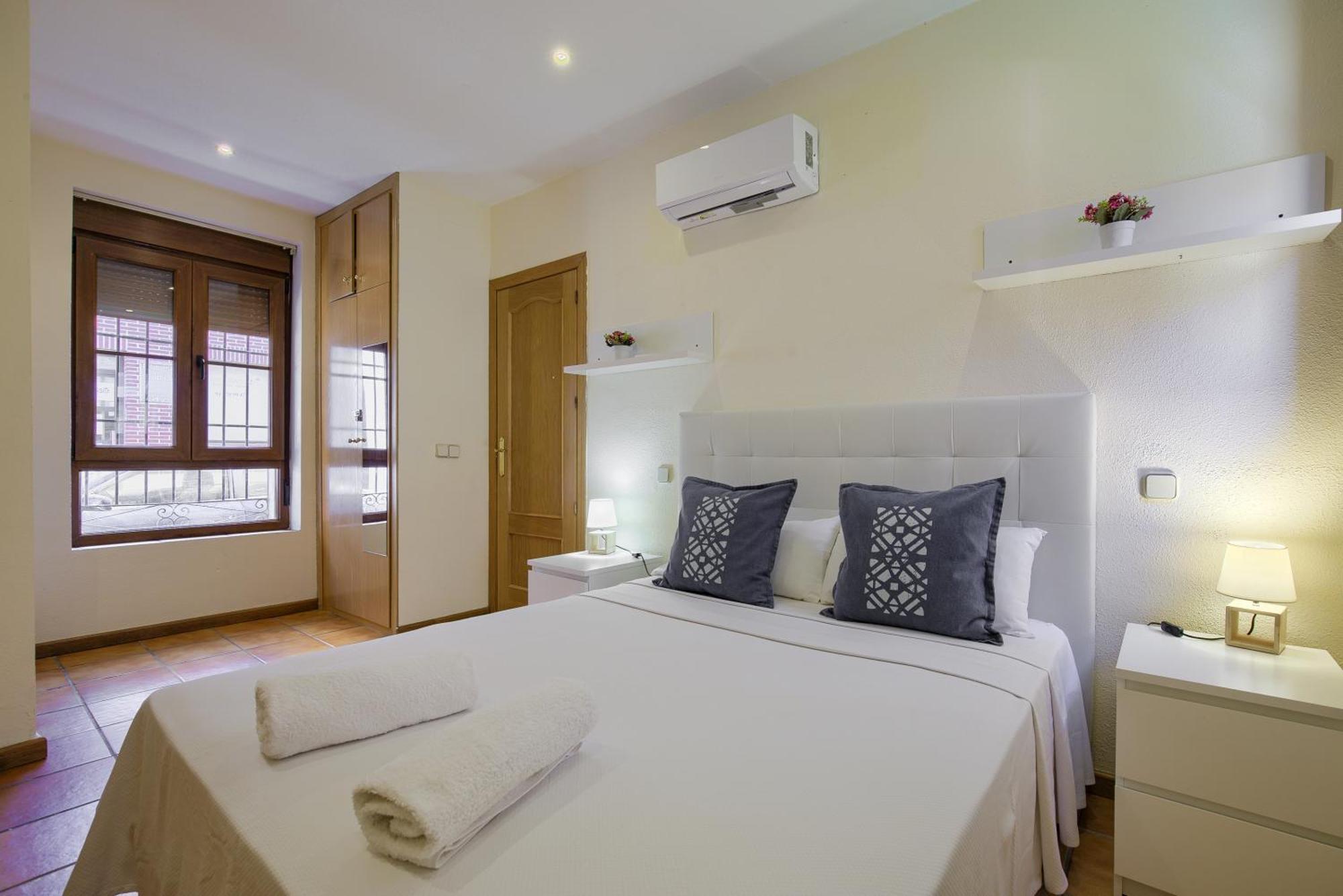 Casona 44 - Apartamento Para 2 Con Wifi, Ac Y Patio Exterior Alcala de Henares Bagian luar foto