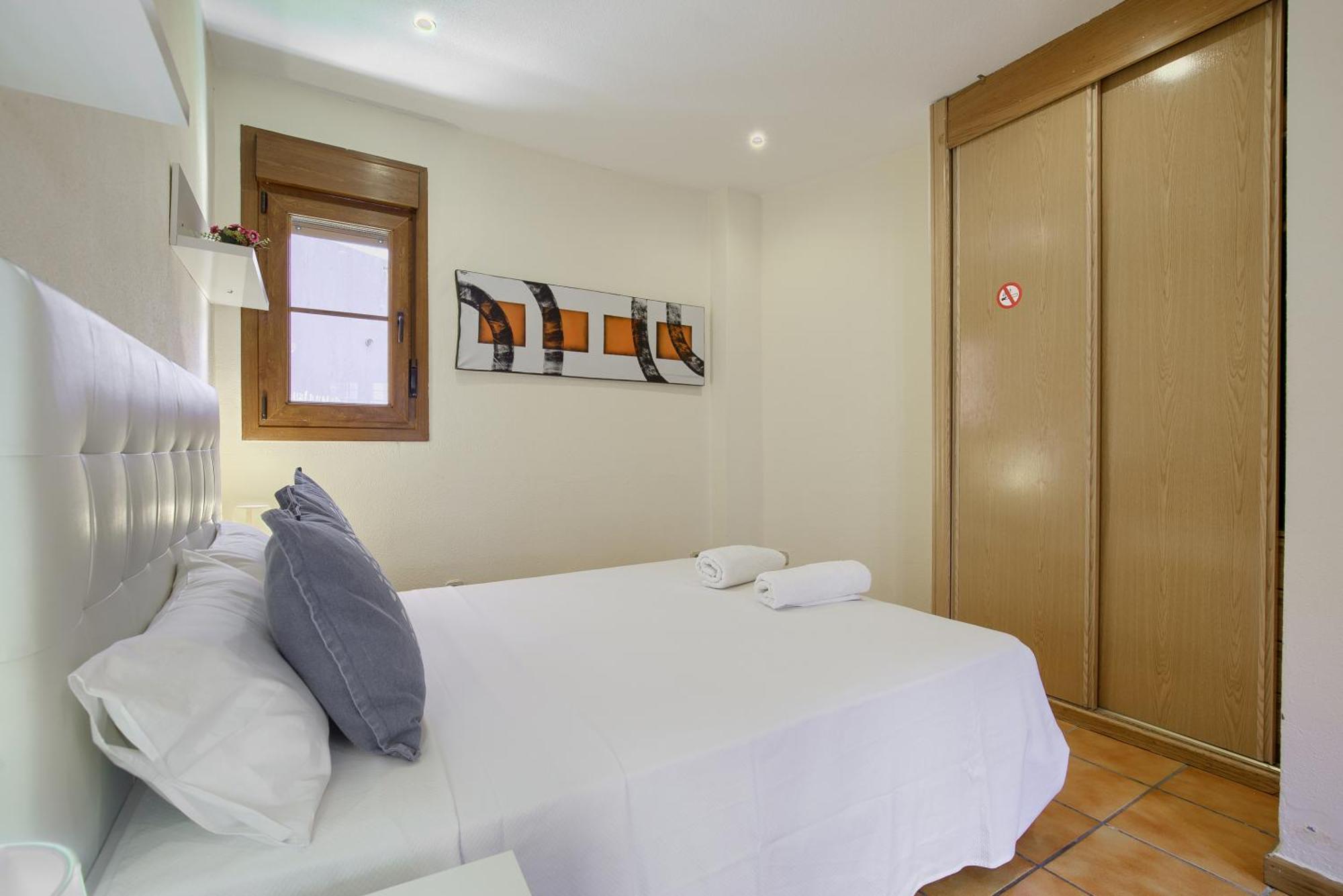 Casona 44 - Apartamento Para 2 Con Wifi, Ac Y Patio Exterior Alcala de Henares Bagian luar foto